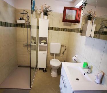 Cove Rogacic House | Pet-Friendly Retreat at Holiday Home Cvitka - Rated 9.5/10