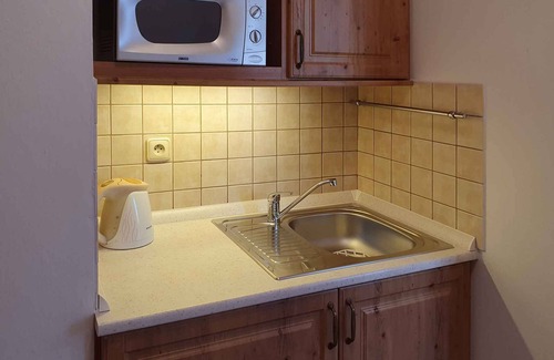 Police nad Metuji House | Cozy Family Retreat in Scenic Adrspach with Lake Views