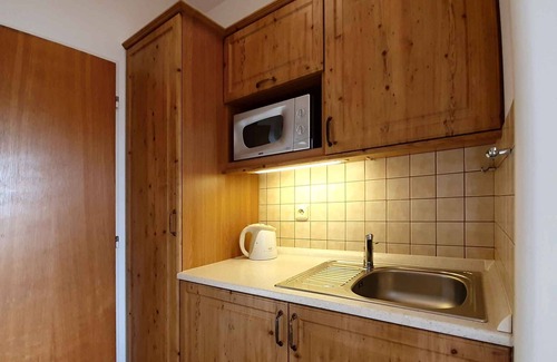 Police nad Metuji House | Cozy Family Retreat in Scenic Adrspach with Lake Views