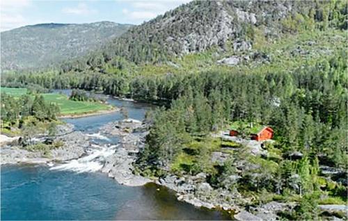 Øvre Ramse House | Cozy Retreat in Dølemo with Scenic House Sea View