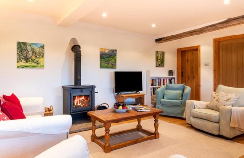 Wadhurst House | Top-Rated Holiday Home Dairy: Family & Pet Friendly Retreat