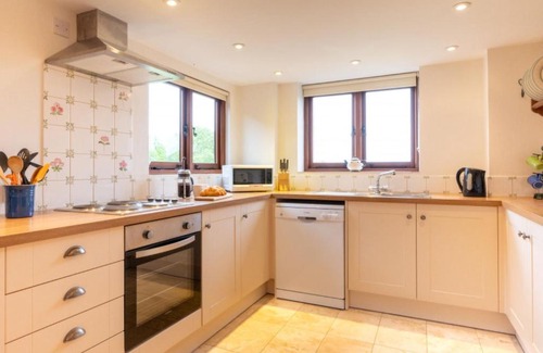Wadhurst House | Top-Rated Holiday Home Dairy: Family & Pet Friendly Retreat