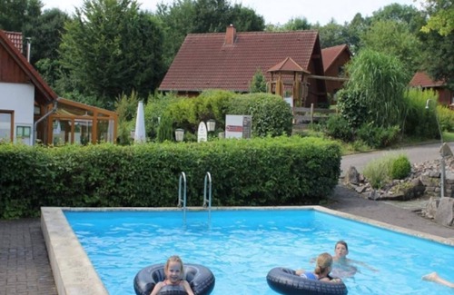 Bellersen House | Cozy Holiday Home in Bruchttal with Pool and Pet-Friendly