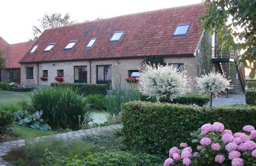 Sint-Pieters House | Family-Friendly Retreat at Holiday Home De Colve
