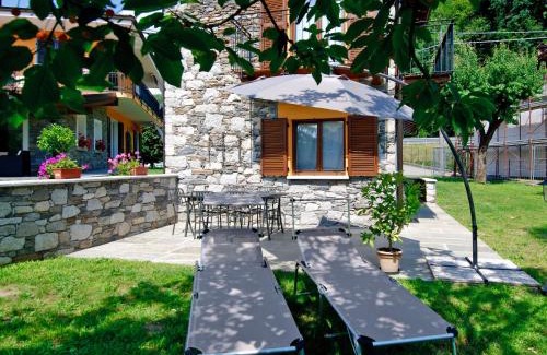 Pettenasco House | Oceanfront Retreat: La Casa di Pipot - Pet Friendly Escape
