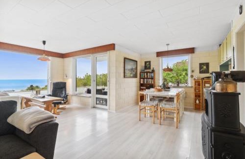 Vang House | Cozy Holiday Home Dika Near the Sea in Bornholm