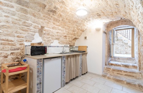 Conversano House | Holiday Home 'Dimora Marter' with Private Terrace, Wi-Fi and Air Conditioning