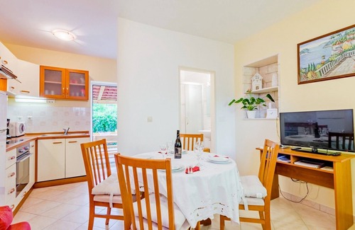 Vinisce House | Top-Rated Holiday Home Dinko with Pool & Ocean View