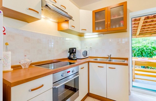 Vinisce House | Top-Rated Holiday Home Dinko with Pool & Ocean View