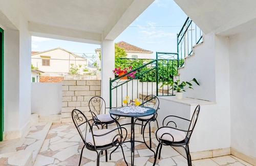 Vinisce House | Top-Rated Holiday Home Dinko with Pool & Ocean View