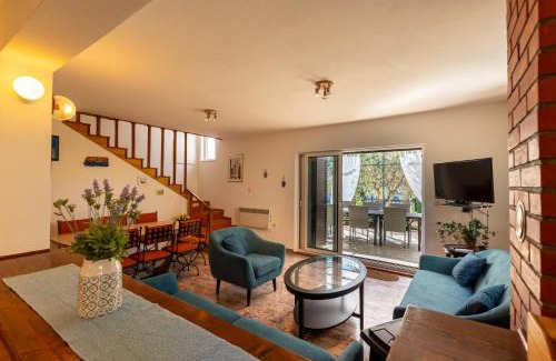 Jadrija Villa | Guest Rated: Holiday Home Dolphin - Pet & Child Friendly Stay