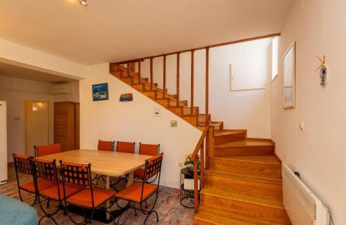 Jadrija Villa | Guest Rated: Holiday Home Dolphin - Pet & Child Friendly Stay