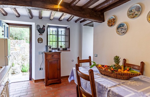 Monteggiori House | Cozy Holiday Home 'Domino Cottage Monteggiori' with Wi-Fi