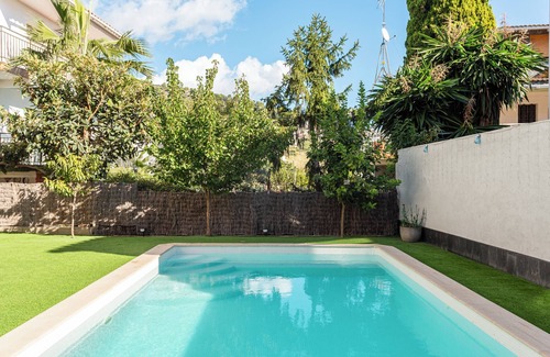 Pineda de Mar Apartment | Inviting Holiday Home 'Durero' with Mountain Views & Wi-Fi