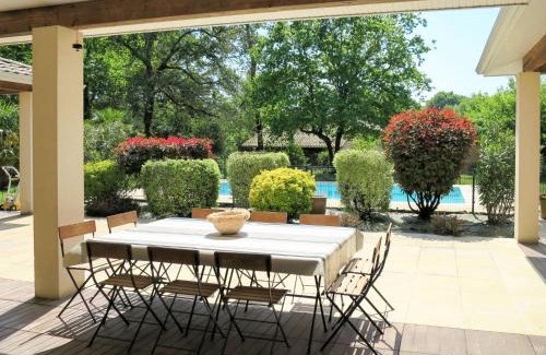 Grayan-Et-L'Hopital House | Pet-Friendly Holiday Home Eugénie - Top Rated 4-Star Retreat