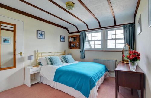 St Merryn House | Family-Friendly Holiday Home Eglos by Interhome with Kitchen