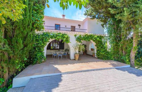 Alcaucin House | Idyllic Holiday Home El Alcázar with Oceanfront Pool