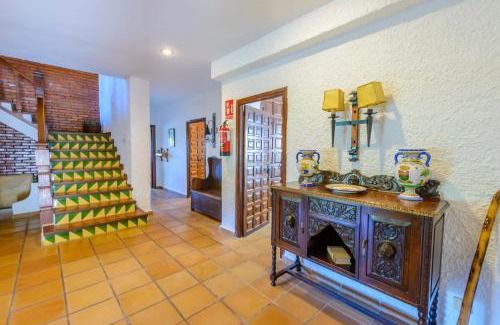 Alcaucin House | Idyllic Holiday Home El Alcázar with Oceanfront Pool
