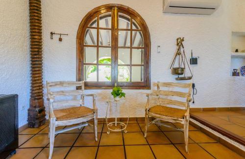 Alcaucin House | Idyllic Holiday Home El Alcázar with Oceanfront Pool