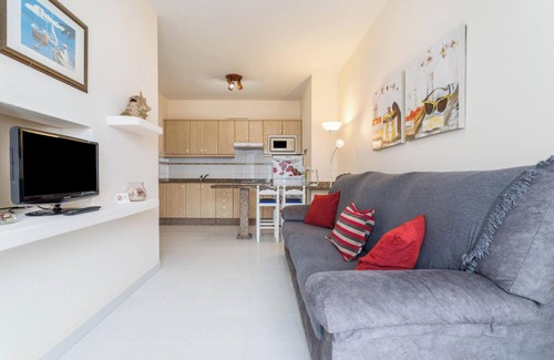 Caleta de Sebo House | Idyllic El Sombrerito 4: Oceanfront Retreat with Wi-Fi