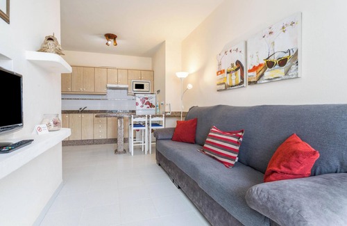 Caleta de Sebo House | Idyllic El Sombrerito 4: Oceanfront Retreat with Wi-Fi