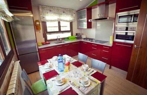 Ocenilla House | Relaxing Holiday Home 'El Mirador De La Toba' with Garden