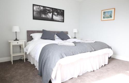 Esh House | Cozy Holiday Home Elerkin: Pet & Child Friendly Retreat