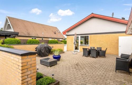 Skagen House | All-Inclusive Holiday Home Elika - Steps from the Sea