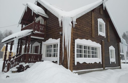 Konchezero House | Top-Rated Holiday Home Elk with Private Beach & Ocean Views