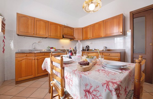 Osio Sotto House | Top-Rated Holiday Home 'Elli' with Terrace & Ocean View