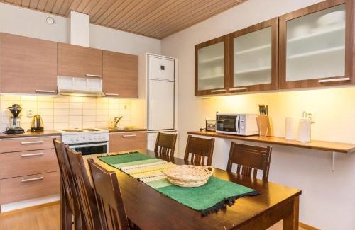 Vuokatti House | Pet Friendly Holiday Home Elvi with Hot Tub & 10/10 Rating