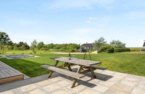Skjern House | Relax at Holiday Home Emilie, Steps from the Inlet