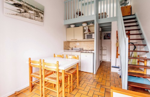 Pornic House | Holiday Home 'Esprit Familiale Et Océan' with Private Pool, Private Garden and Balcony