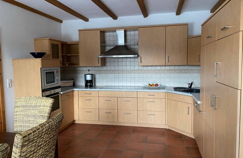 Wernigerode House | Ocean View Retreat: Ferienhaus Marie with Breakfast & Kitchen