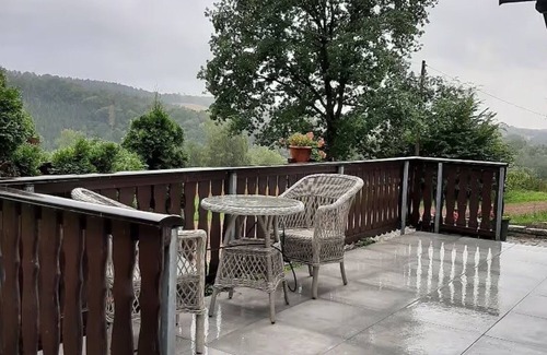 Gerstungen House | Holiday Home 'Ferienhaus Wünschmann' with Private Terrace, Private Garden and Wi-Fi
