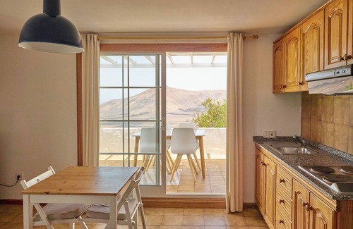 Yaiza House | Inviting Holiday Home 'Finca La Calerita B' with Sea View