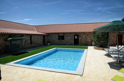 Codecoso House | Spacious Holiday Home for 17 with Private Pool & Barbecue