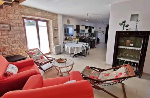 Bale House | Inviting Holiday Home for 6 with Ocean View in Bale