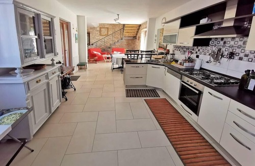 Bale House | Inviting Holiday Home for 6 with Ocean View in Bale