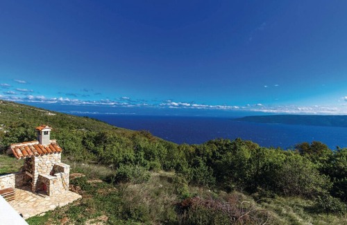 Zagore House | Spacious Holiday Home for 8 with Oceanfront Pool Access