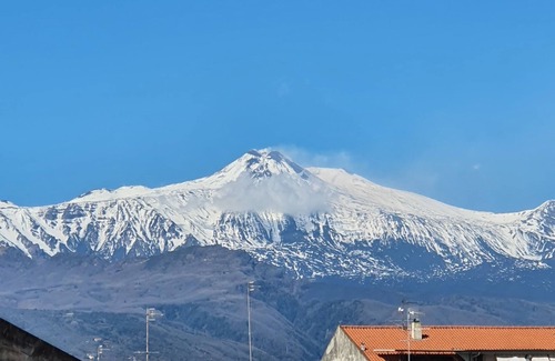 Scillichenti House | Group-Friendly Holiday Home in Acireale with Breakfast