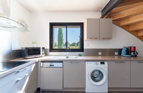 Camaret-sur-Aigues House | Inviting Holiday Home 'Grand Gîte De Tante Berthe' Escape