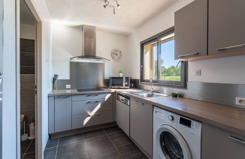 Camaret-sur-Aigues House | Inviting Holiday Home 'Grand Gîte De Tante Berthe' Escape