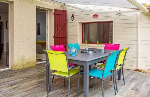 La Bernerie-en-Retz House | Cozy Holiday Home Rive Droite with Family-Friendly Amenities