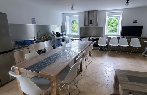 Laurac-en-Vivarais House | Holiday Home 'Mas Des Genêts' with Mountain View, Balcony and Wi-Fi
