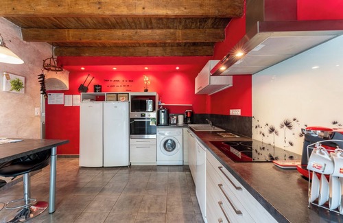 Pont-Saint-Esprit House | Relax at Holiday Home 'Mas De La Tontine' with Garden & Wi-Fi