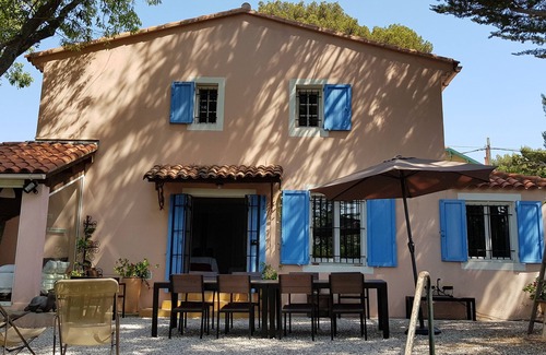 Saint-Cyr-sur-Mer Villa | Beachside Holiday Home with Pool and Ocean View