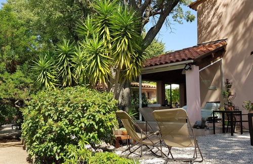 Saint-Cyr-sur-Mer Villa | Beachside Holiday Home with Pool and Ocean View