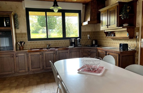 Saint-Quay-Perros House | Holiday Home 'Granit Cocoon By Madame Est Servie' with Terrace, Garden and Wi-Fi
