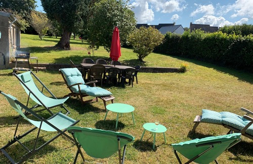 Saint-Quay-Perros House | Holiday Home 'Granit Cocoon By Madame Est Servie' with Terrace, Garden and Wi-Fi